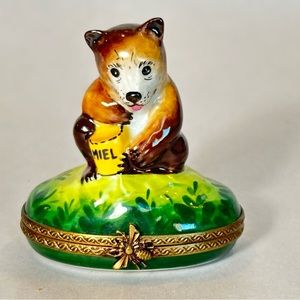 Limoges France Peint Main Hinged Box of a Bear & Honey "Miel" RARE